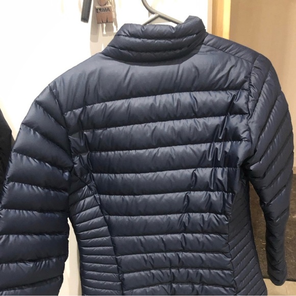 Patagonia Women’s Down Jacket - Picture 3 of 3